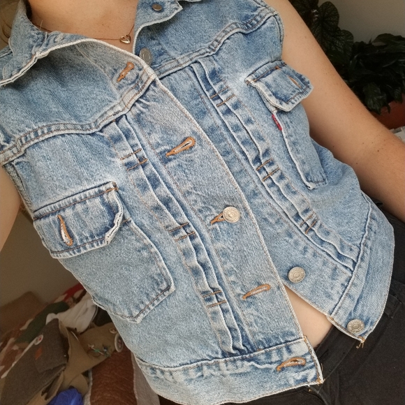 Vintage Levi's denim vest - Picture 3 of 5